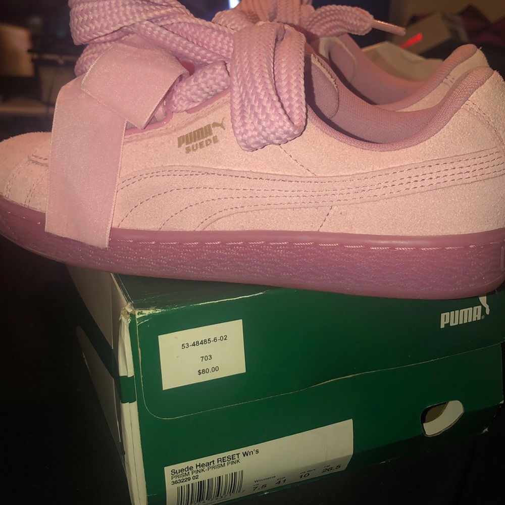Used ladies puma sneakers